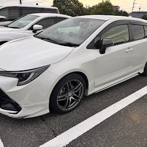 カローラツーリング ZWE211W
