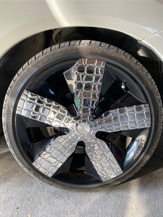 エルグランドのライダー・車高・ケツ下がりすぎ・スプリング交換・アシャンティ ASANTIに関するカスタム事例の投稿画像6枚目