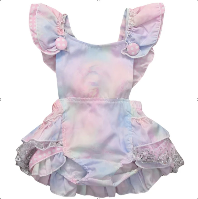 Barboteuse une pièce pour filles en coton tissé imprimé coloré, avec boucle, vêtement enfant confortable et stylé.