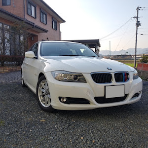 320i