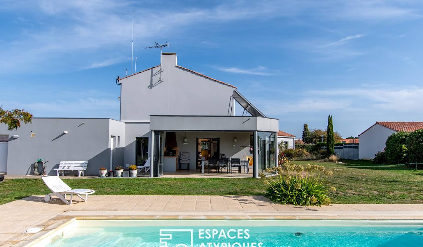 House with pool and terrace Givrand