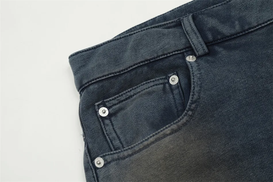 Pantalones casuales deportivos sucios para hombre Comodidad y estilo para actividades informales. Diseño resistente y versátil para un look moderno y relajado.