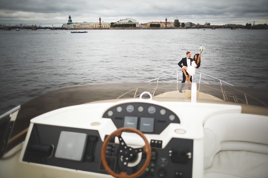 Fotografo di matrimoni Yuriy Zhilcov (wedtimepro). Foto del 30 settembre 2015