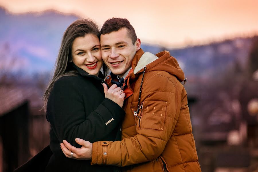 Fotógrafo de casamento Roman Medvіd (photomedvid). Foto de 14 de dezembro 2017