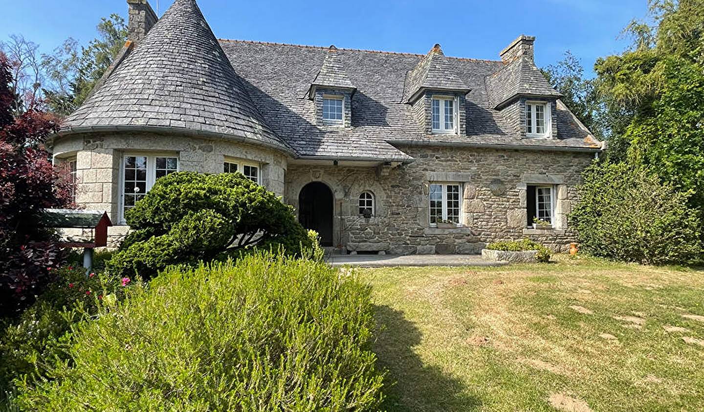 House with terrace Saint-Pol-de-Léon