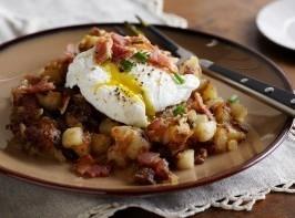 Fried Potatoes with Poached Eggs