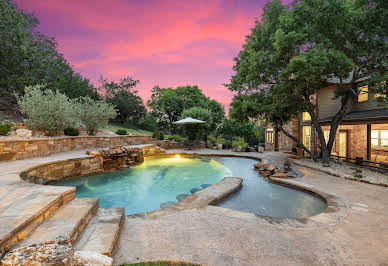 Maison avec piscine et jardin 8