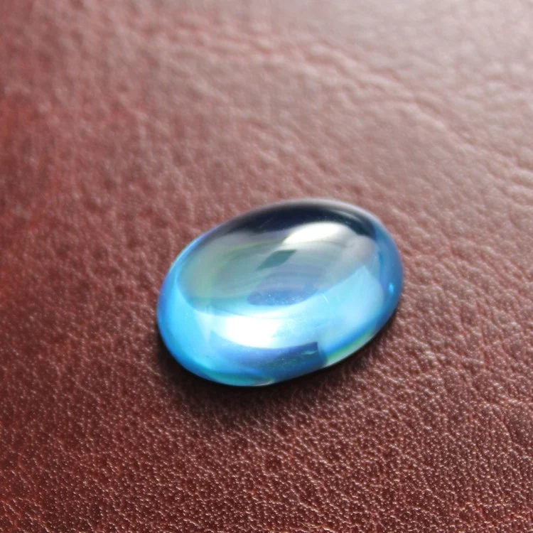 Ring Face mit ungeschliffenem Stein – ein stilvolles Accessoire, das Ihre natürliche Schönheit unterstreicht und Ihren einzigartigen Stil betont.