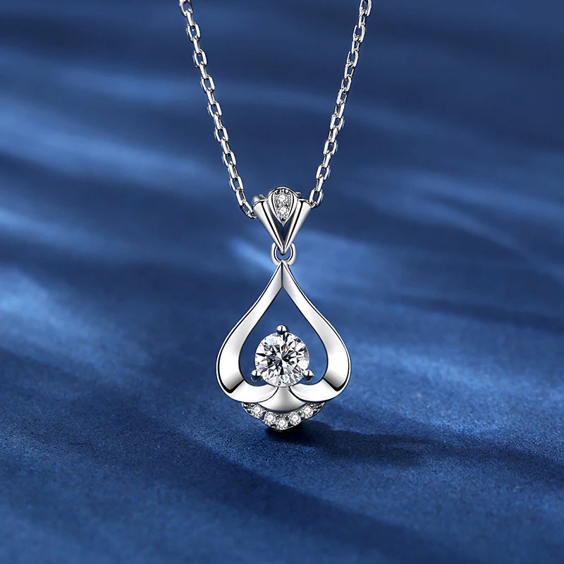 Collier Damira S925 en argent sterling avec fleur d'iris intelligente et goutte d'eau. Élégance et raffinement pour un look irrésistible.