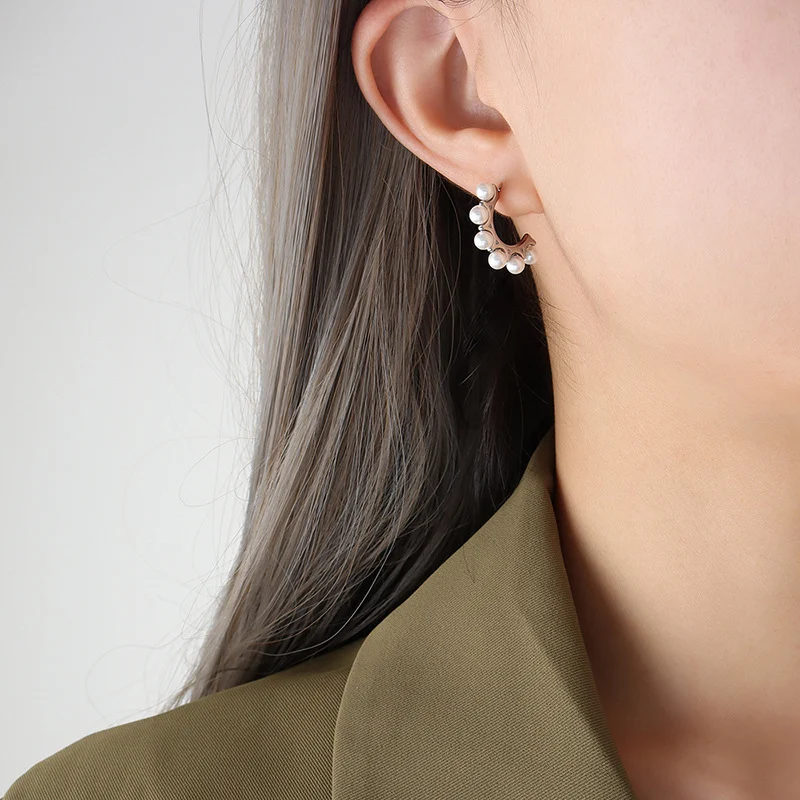 Hong Kong retro oorbellen voor lente en zomer, veelzijdig en perfect voor elke outfit. Trendy accessoire voor een vleugje vintage elegantie.
