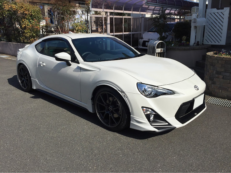 86のホイール交換・車高調整・マフラー交換に関するカスタム事例の投稿画像1枚目