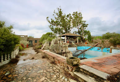 Villa avec piscine et terrasse 4