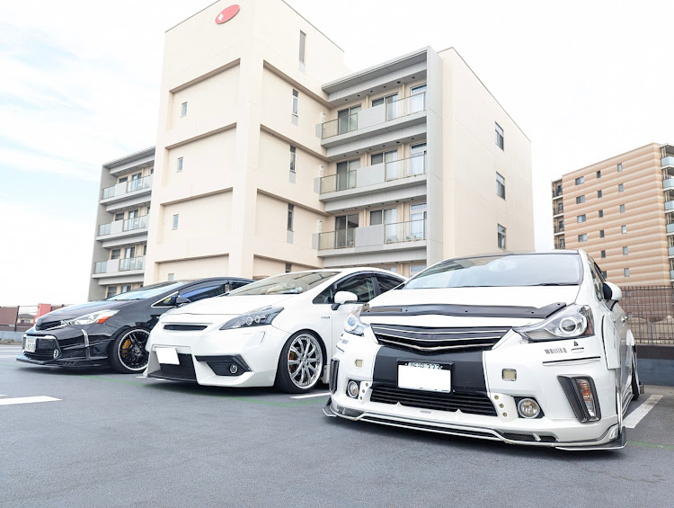 プリウスαの-絆-α Premium Member・#シザーズドア・オーバーフェンダー・焼肉オフに関するカスタム事例の投稿画像1枚目