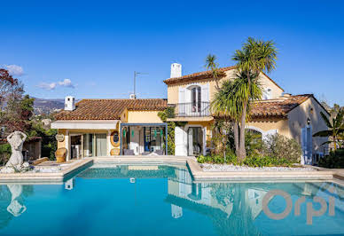 Villa avec piscine et terrasse 9