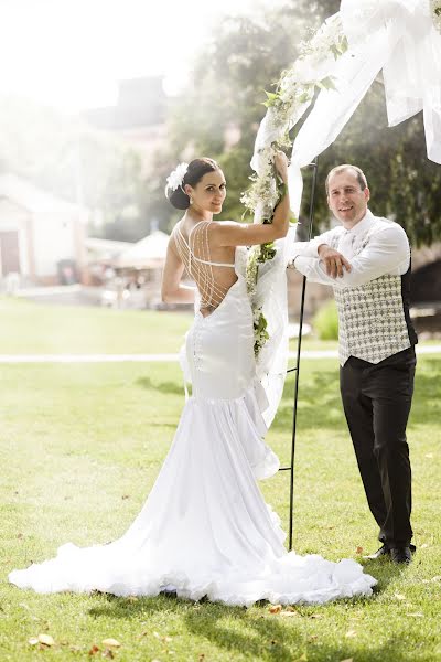 Wedding photographer Ivan Mladenov (mladenov). Photo of 11 February 2014