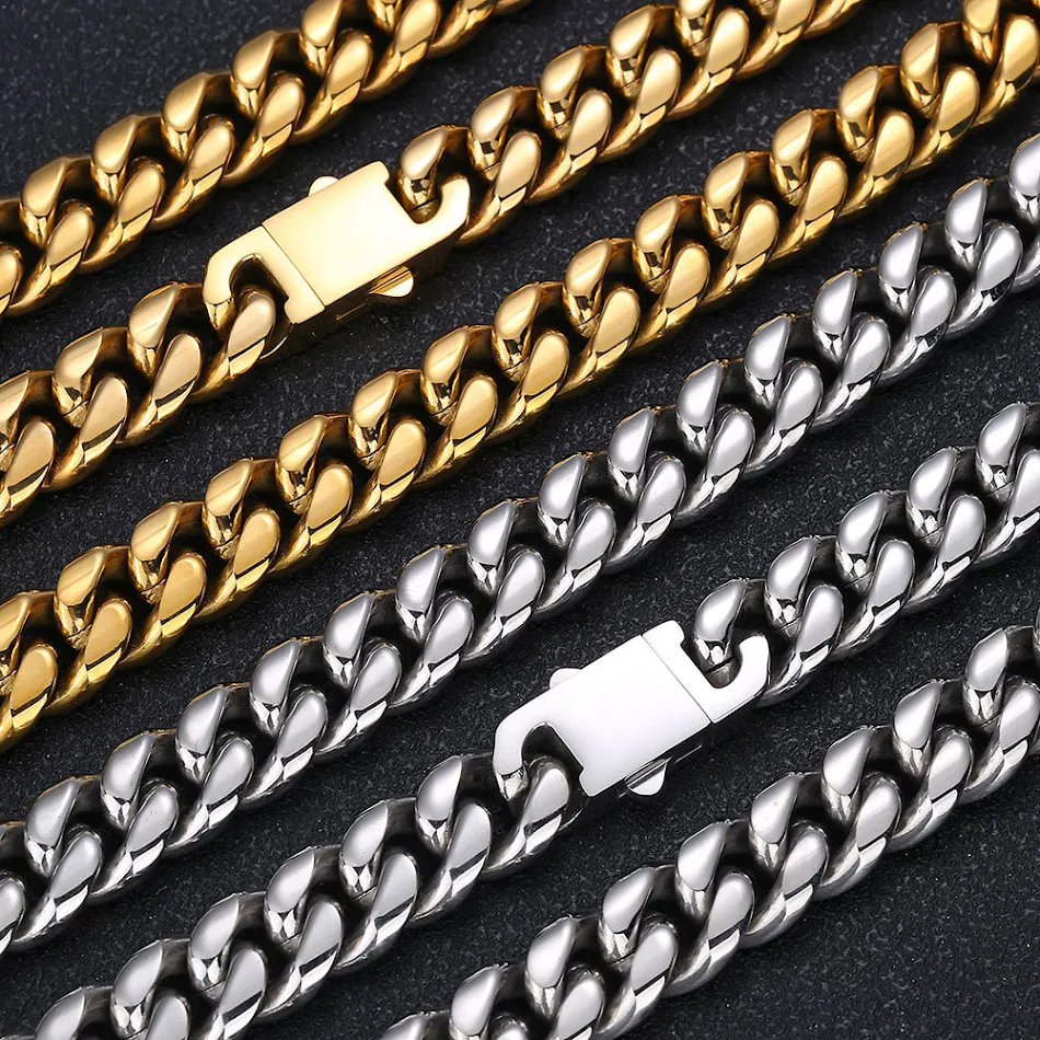 Collier homme Hip Hop en acier inoxydable et titane avec boucle brillante. Un accessoire pour un look urbain et tendance.