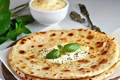 Masala Paratha With Pickle