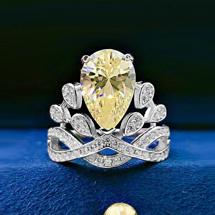 Anel Coroa Diamante Amarelo Personalizado Gota D'água 8x12mm. Joia única e elegante, ideal para presentear alguém especial.
