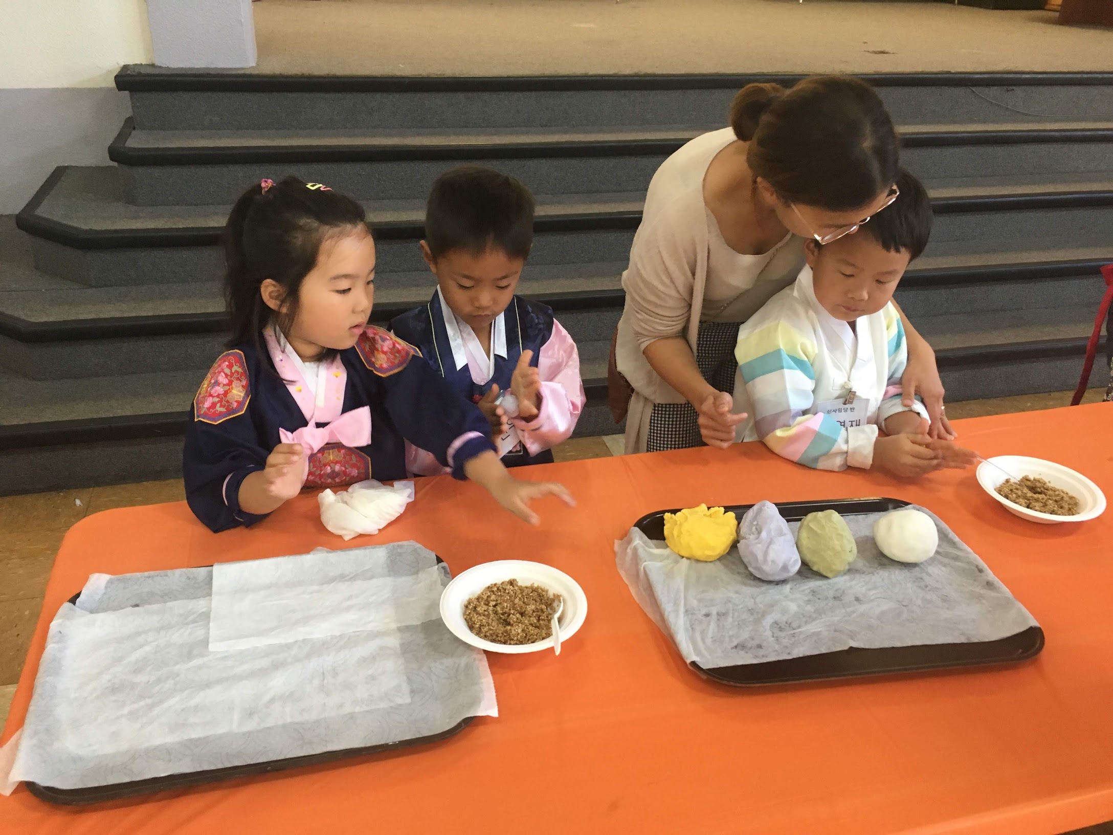 한국학교 추석행사 - 성 김대건 한국학교는 9월8일 개강식을 시작으로 2018 - 2019 가을학기를 시작하였습니다.