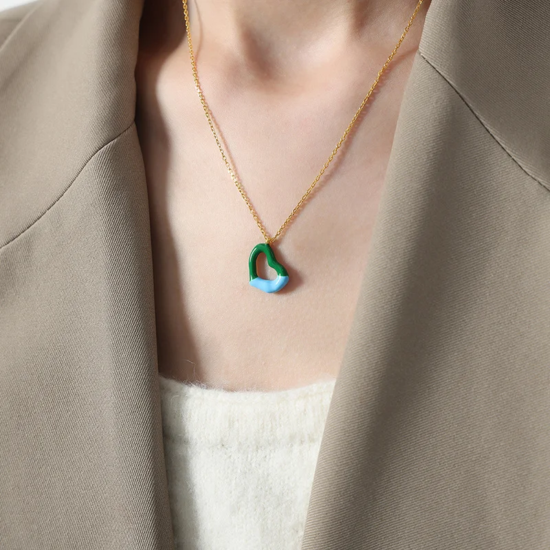 Ornamento de corrente de clavícula personalizado e elegante que combina com tudo. Realce sua beleza com esta peça versátil e charmosa.