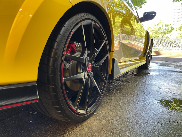 シビックタイプRの洗車・暑いに関するカスタム事例の投稿画像2枚目