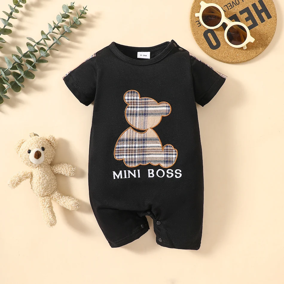 Body de bebé con bordado de letras, adorable y tierno. Perfecto para recién nacidos. Ropa suave y cómoda para tu pequeño. Ideal para regalos.