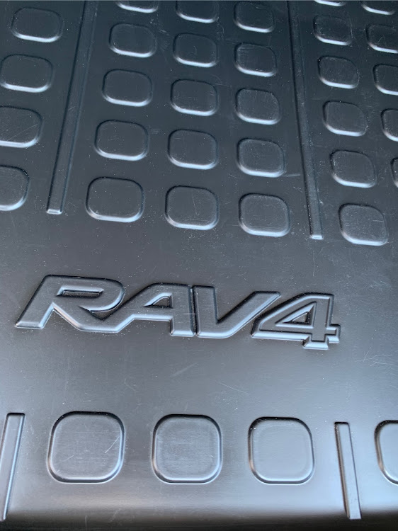 RAV4のrav4・TOYOTA・SUV・不正改造車取締月間・ラゲージトレイに関するカスタム事例の投稿画像1枚目