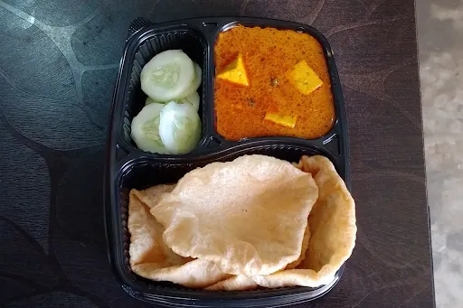 Matar Paneer With 5 Poori