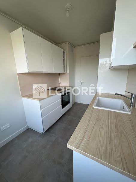 Location  appartement 5 pièces 100.9 m² à Chambourcy (78240), 1 850 €
