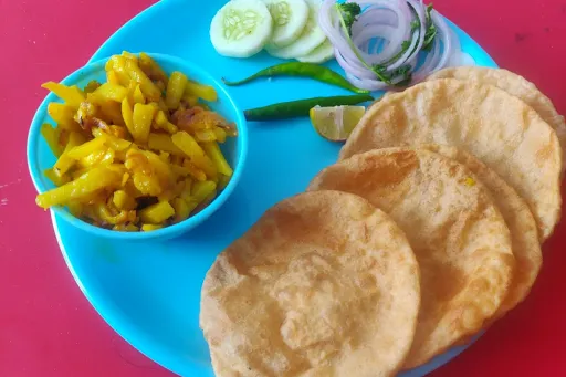 Plain Poori And Aloo Bhujia