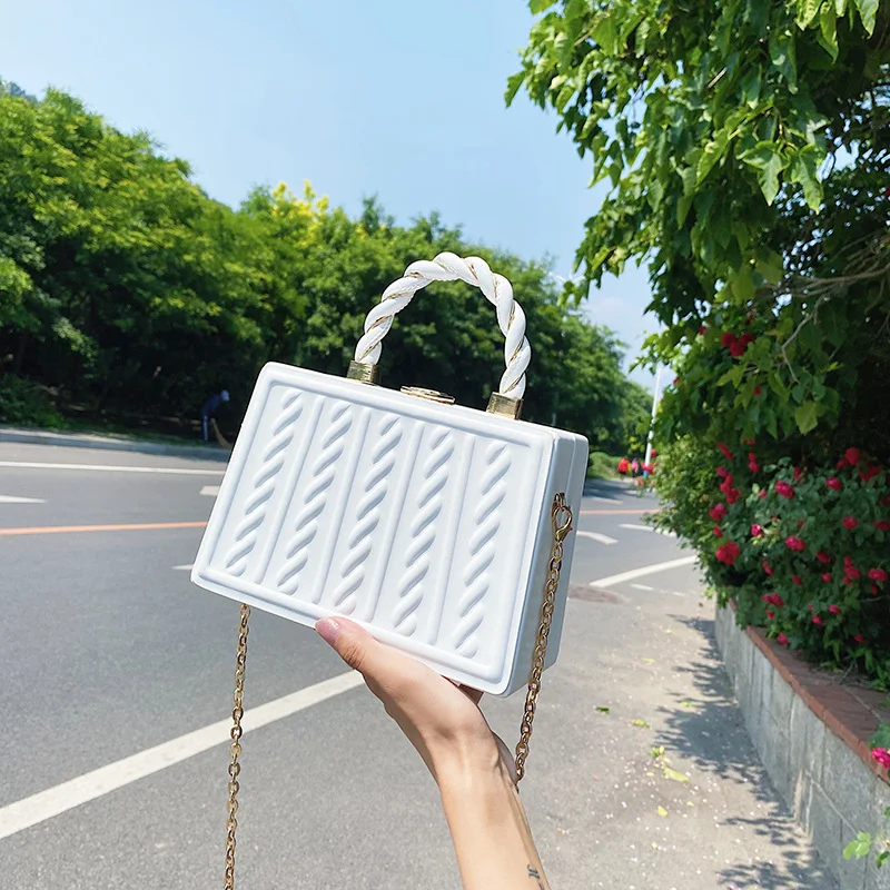 Modieuze draagbare cosmetica tas met ketting en schouderriem, box-design, ideaal voor reizen en dagelijks gebruik, compact en stijlvol, perfect voor make-up
