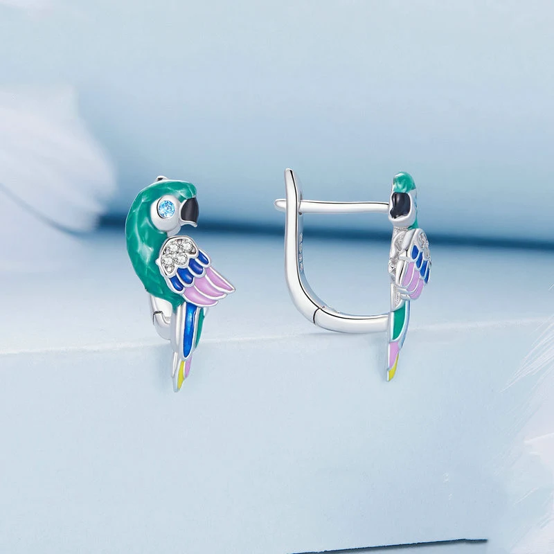 Sterling zilveren zirkoon papegaai oorbellen, een sprankelend en elegant accessoire om een vleugje glamour aan je dagelijkse stijl toe te voegen.