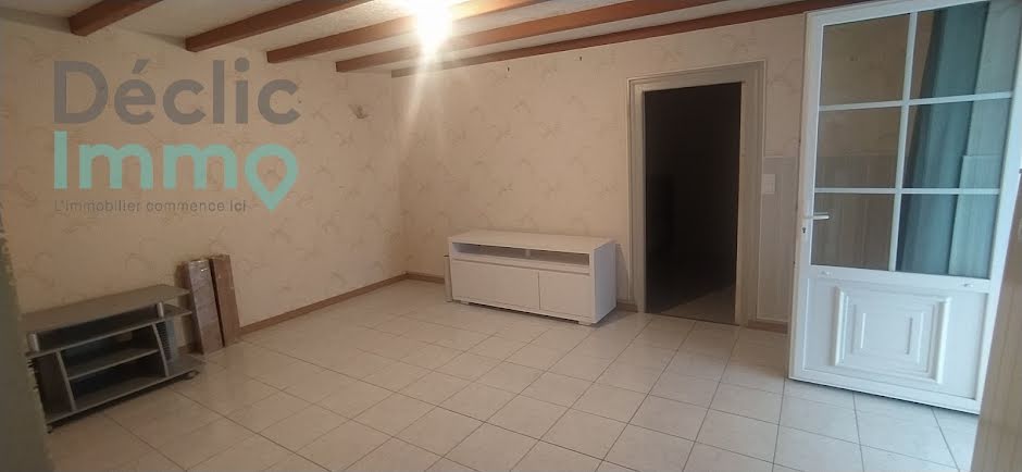 Vente maison 3 pièces 97 m² à Montjean (16240), 74 000 €