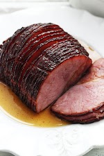 SLOW COOKER GLAZED HAM was pinched from <a href="http://lecremedelacrumb.com/2014/10/slow-cooker-glazed-ham.html" target="_blank">lecremedelacrumb.com.</a>