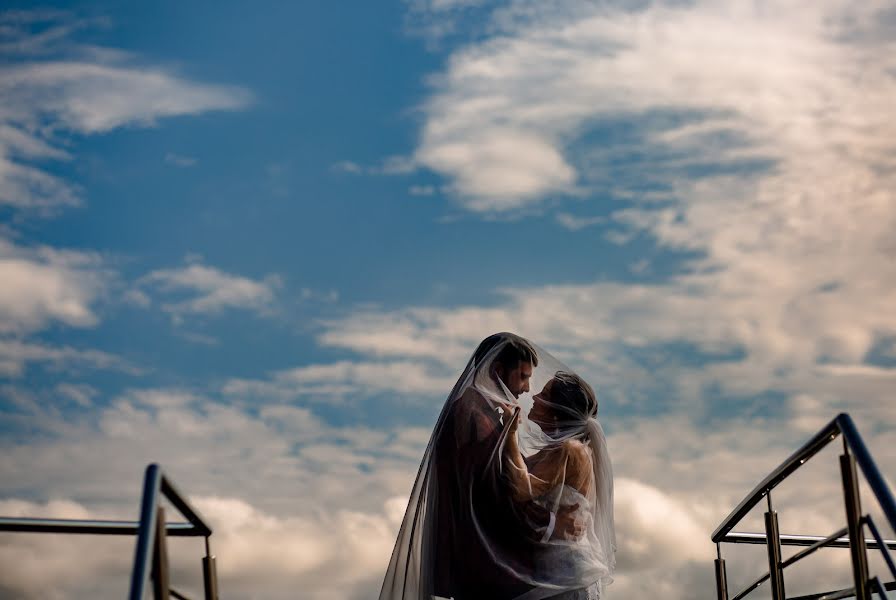 Fotógrafo de casamento Mihai Ruja (mrvisuals). Foto de 4 de setembro 2019