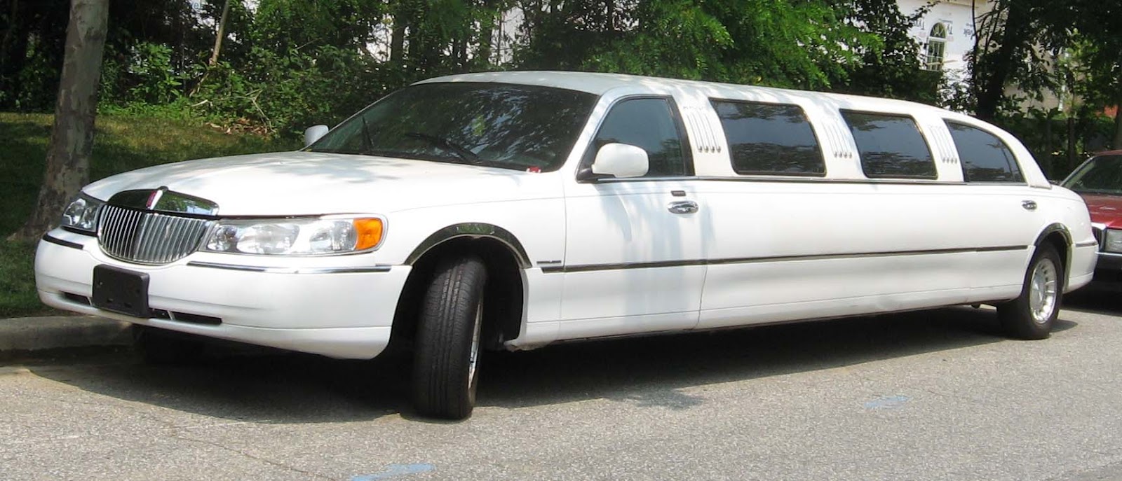... Town Car limousine.jpg