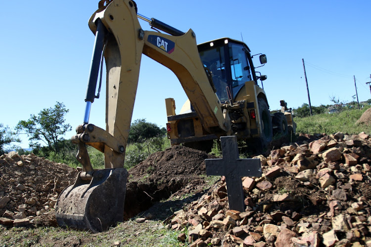 A scammer defrauded his girlfriend of R470,000 by duping her into investing in a bogus tractor-loader-backhoe (TLB), a multipurpoe machine used in the construction and farming.