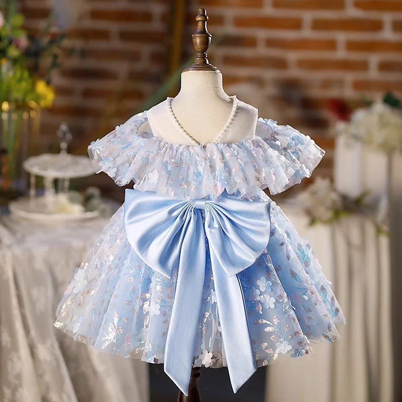 Robe princesse de défilé de piano haut de gamme pour hôtesses, design élégant et sophistiqué, idéal pour les événements spéciaux et galas.