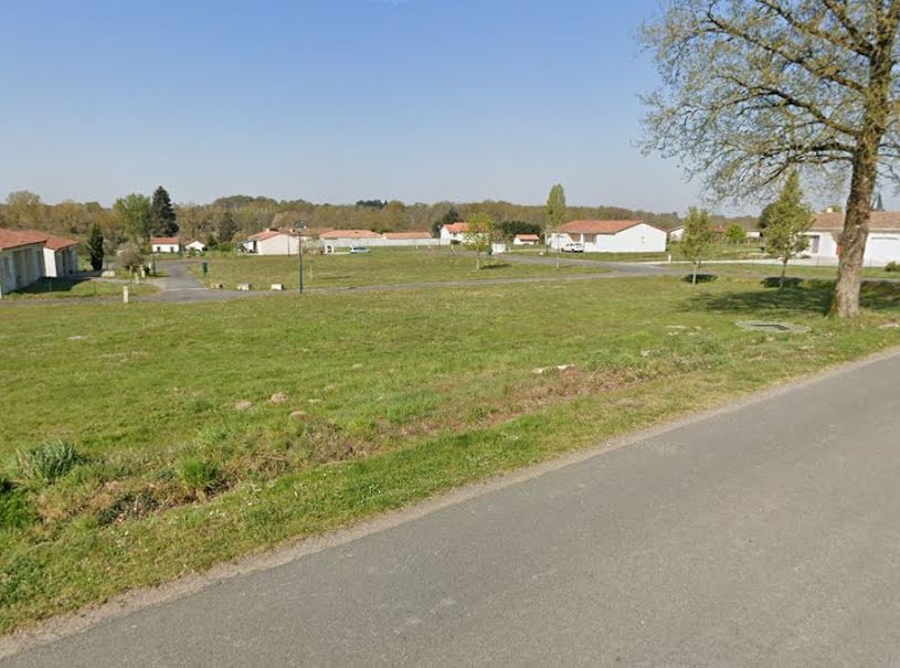 Vente terrain  1293 m² à Hiesse (16490), 11 738 €