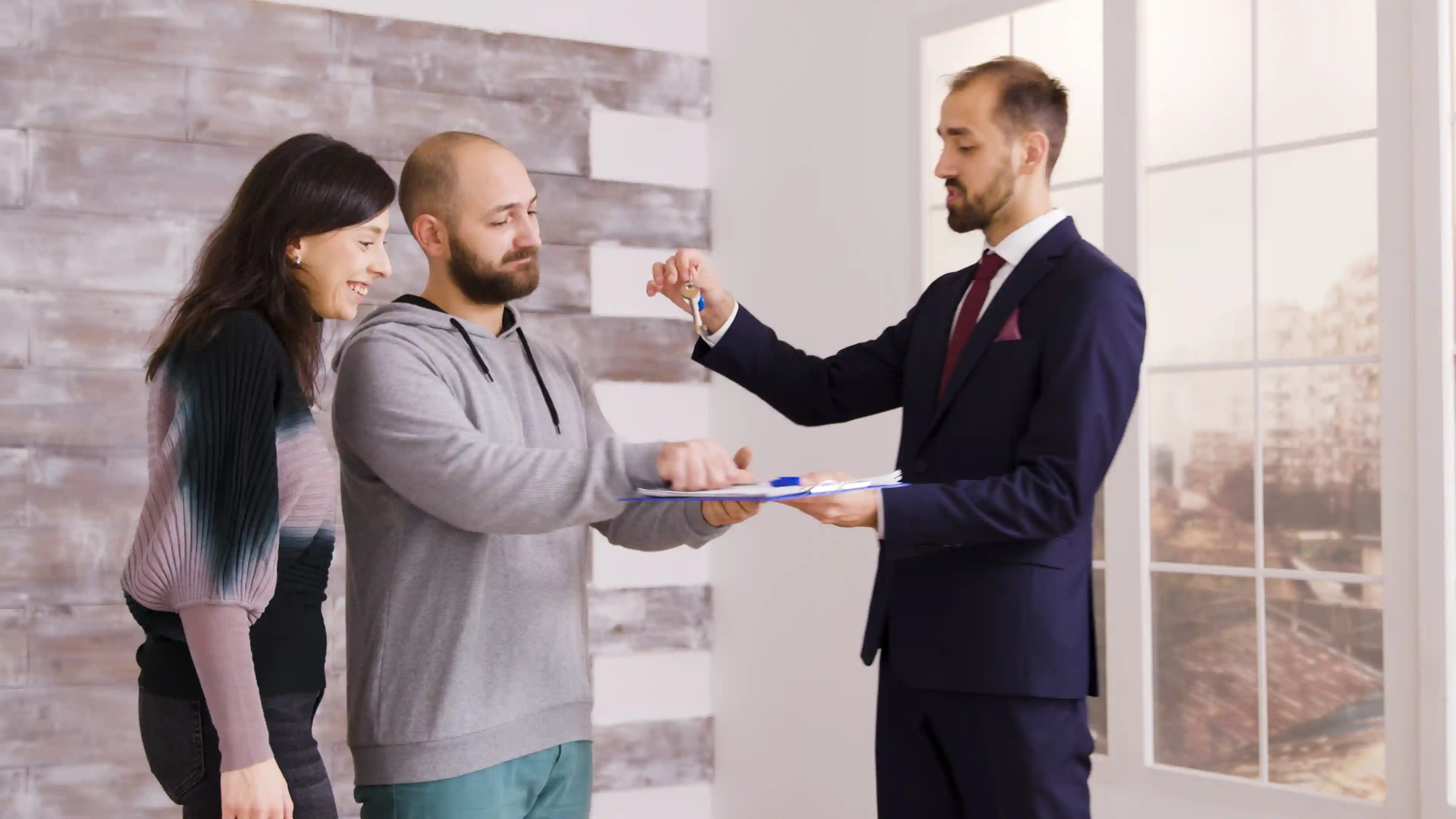 8 Benefits Of Hiring A Real Estate Consultant For Buying A Home