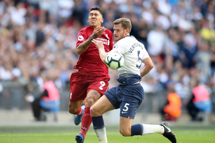 Vertonghen krabt Firmino in het oog en krijgt Twitter over zich heen