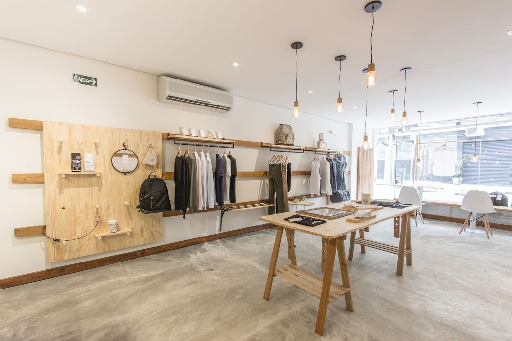 GIÁ THIẾT KẾ SHOP ÁO QUẦN