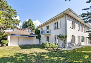 House with garden and terrace 2