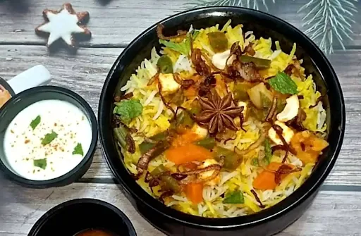 Veg Biryani With Raita