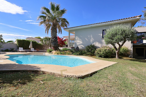 Villa with pool and lush garden - Luxury property for sale in Juvignac, 5 rooms, 4 bedrooms