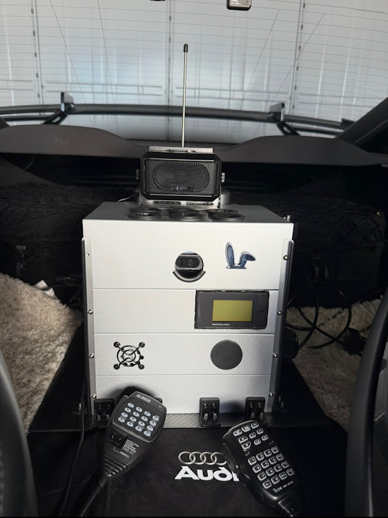 TT RS クーペの安定化電源・安定化電源自作に関するカスタム事例の投稿画像3枚目