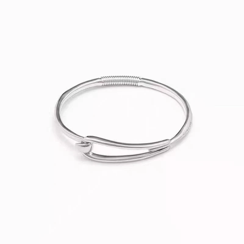 Modisch gestaltetes Armband, vergoldet oder versilbert. Edles Schmuckstück, das Ihren Stil aufwertet. Perfekt für jeden Anlass.