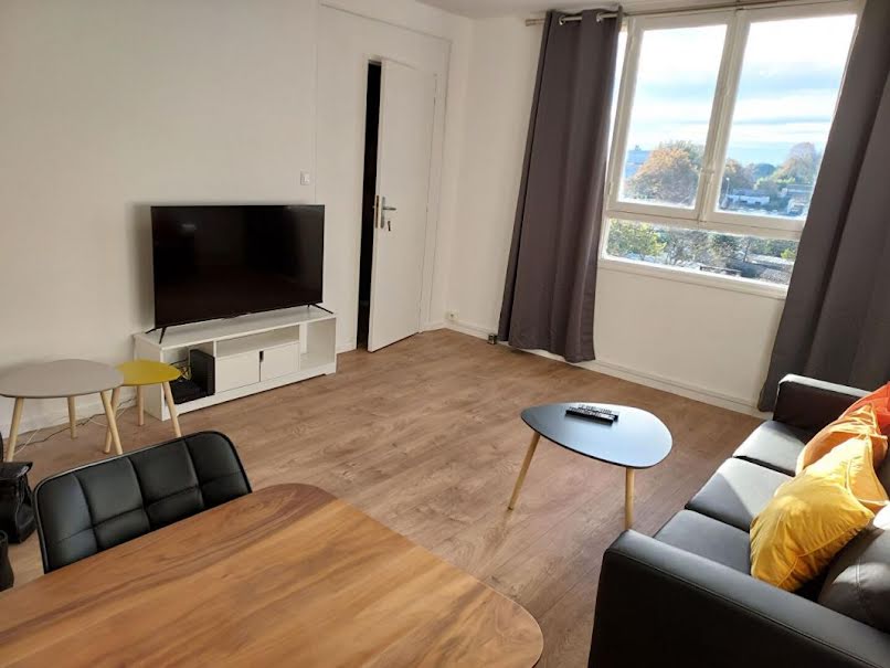 Location meublée appartement 4 pièces 64 m² à Pessac (33600), 389 €