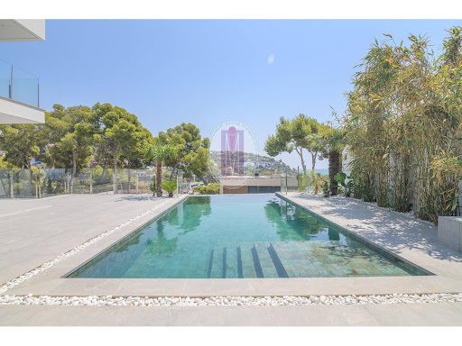 House with pool and terrace 5