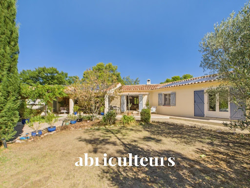Villa avec piscine et jardin 4